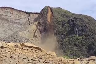 这配合！？弗鲁米嫩塞后场从容传递破曼城逼抢，连续传球2分钟